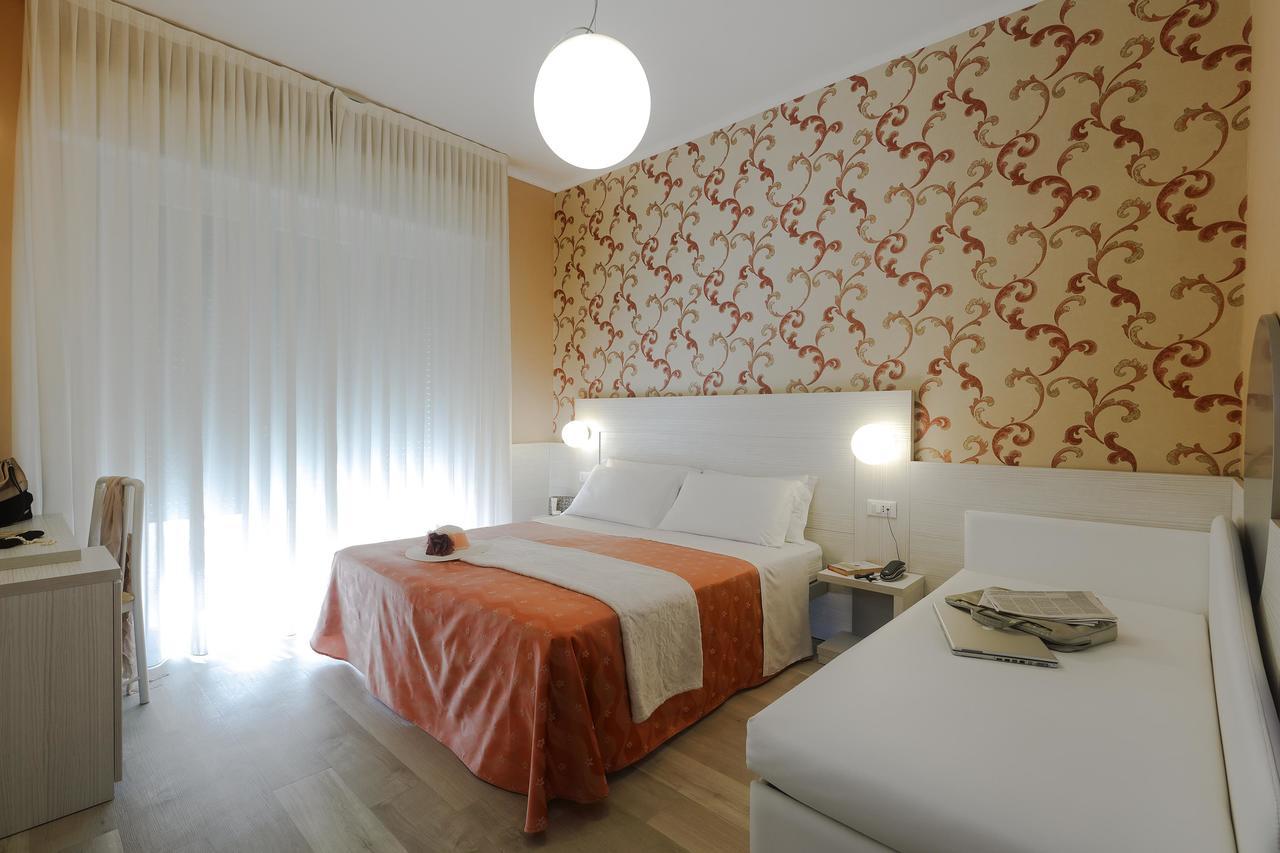 Hotel Ombretta Mare Rimini Eksteriør billede