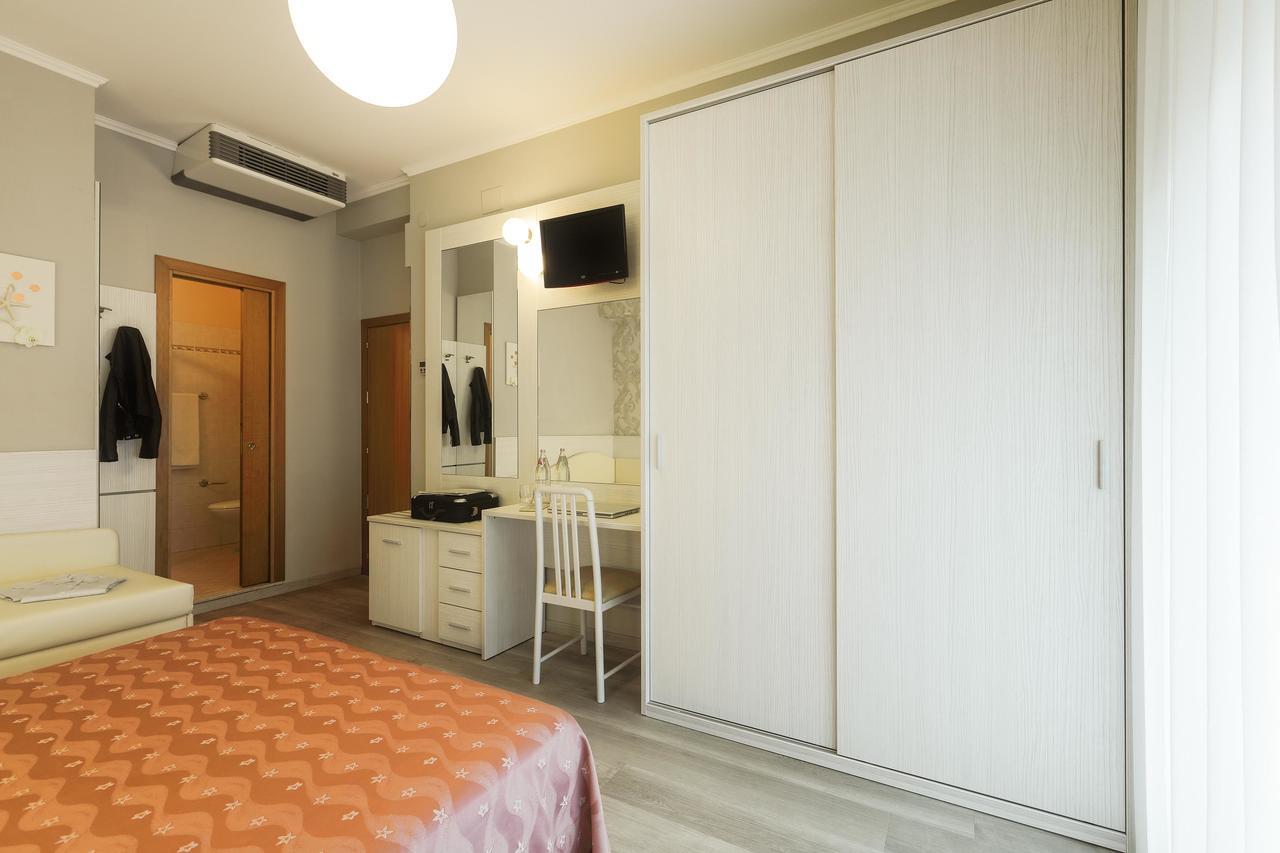 Hotel Ombretta Mare Rimini Eksteriør billede